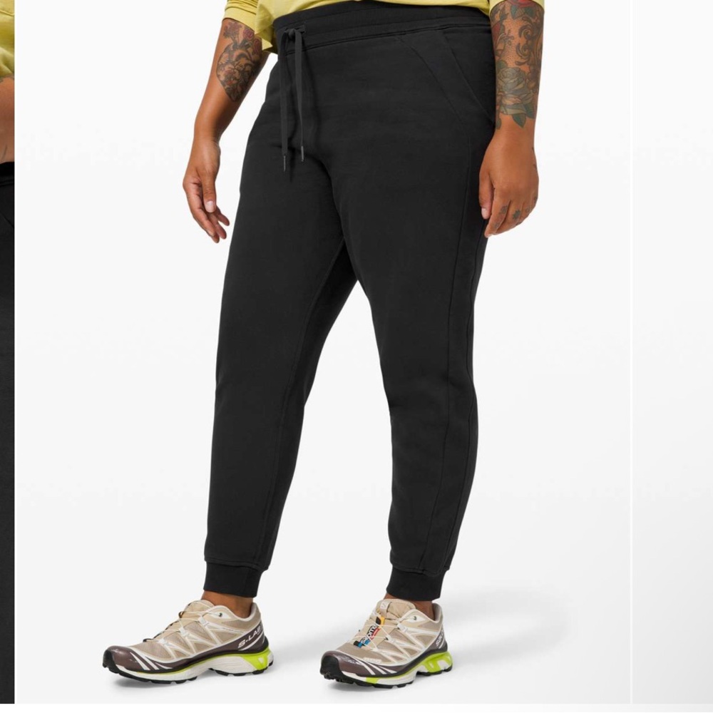 Lululemon Scuba Jogger
Black size 4